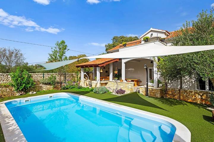 Villa für 6 Personen, mit Garten und Pool sowie Terrasse - 1