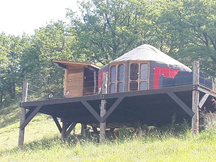 Tente pour 2 personnes, avec jardin et vue ainsi que terrasse et piscine, animaux acceptés