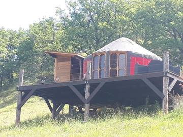 Cottage pour 2 personnes, avec piscine et terrasse ainsi que vue et jardin, animaux acceptés à Thoard