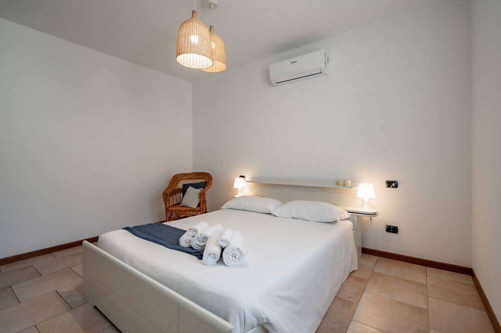 Terraced villa Golden Lake 2 - just few steps from the lake in Dervio, Westelijke Orobie-Alpen