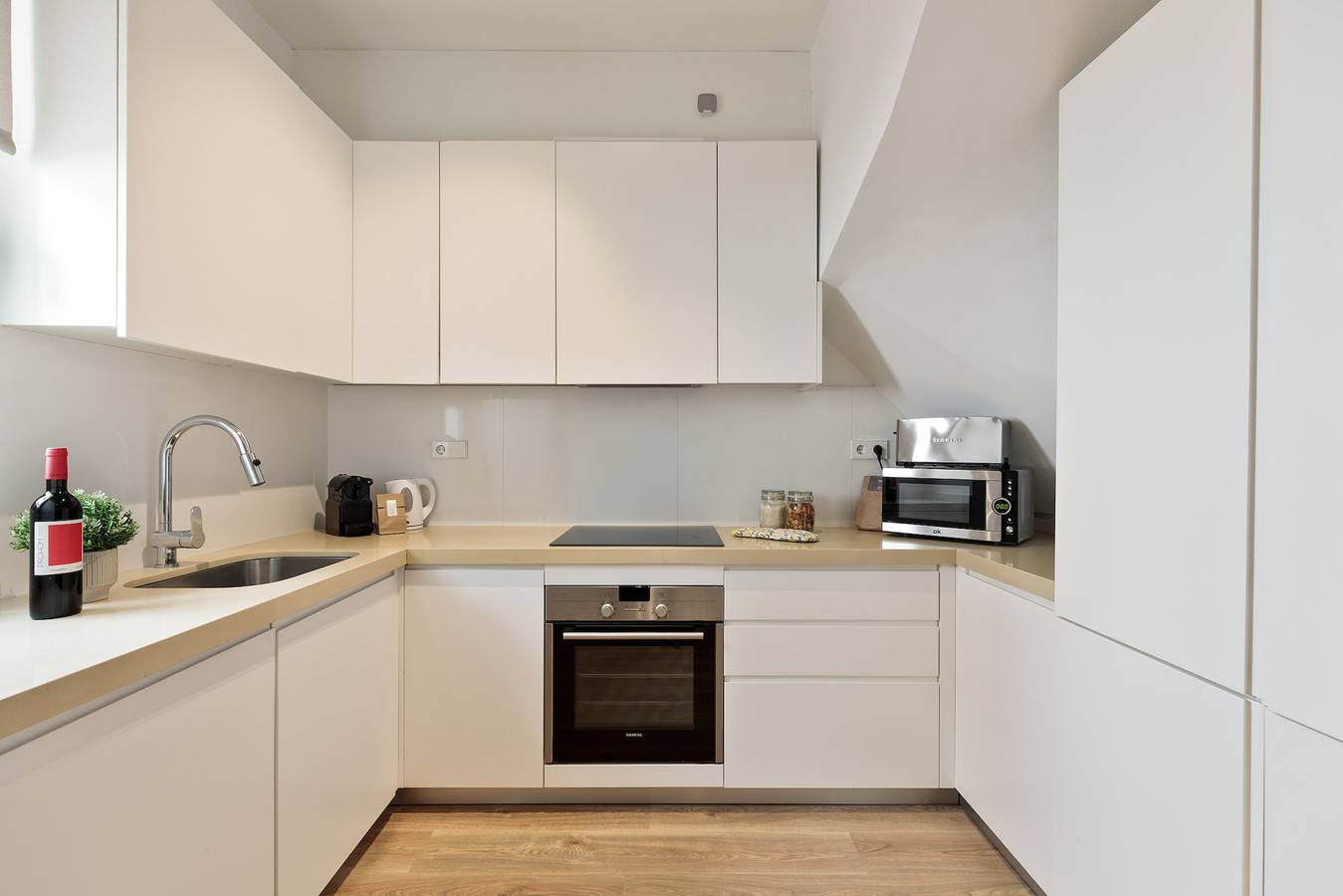 Ganze Wohnung, Ferienwohnung für 3 Personen mit Terrasse in Barcelona Zentrum, Barcelona