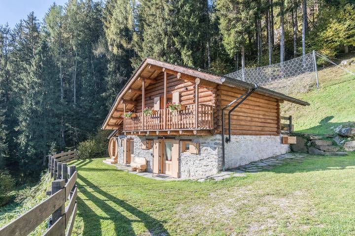 Vakantiehuis voor 7 personen, with Balkon and Tuin as well as Sauna in de Dolomieten