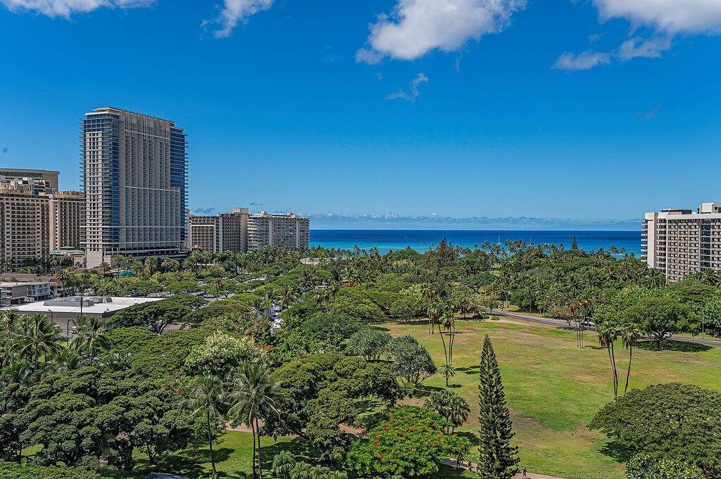 Ganze Wohnung, Partial Ocean & Park Views Condo at Luana Waikiki Near Shops & Restaurants in Waikiki Beach, Honolulu