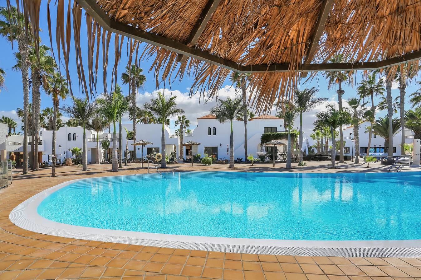 Apartamento entero, Vacaciones 'Oasis Duna - Casa Amanay' con piscina compartida, terraza privada y Wi-Fi in Corralejo, La Oliva