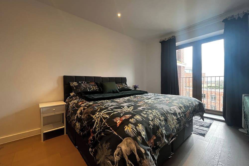 Entire apartment, Grosvenor Rd Studio - Sleeps 4, Pet Friendly, Wifi in Hertfordshire
