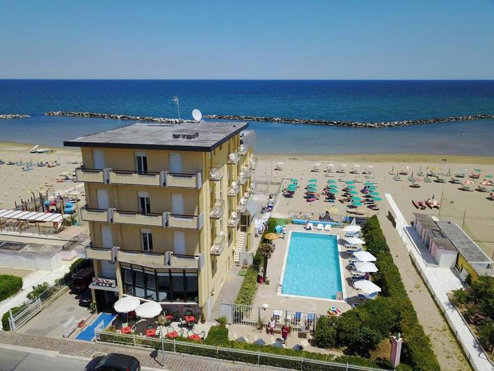 Appartamento per 4 persone, con Balcone e Terrazza nonché Giardino e Piscina per bambini a Torre Pedrera