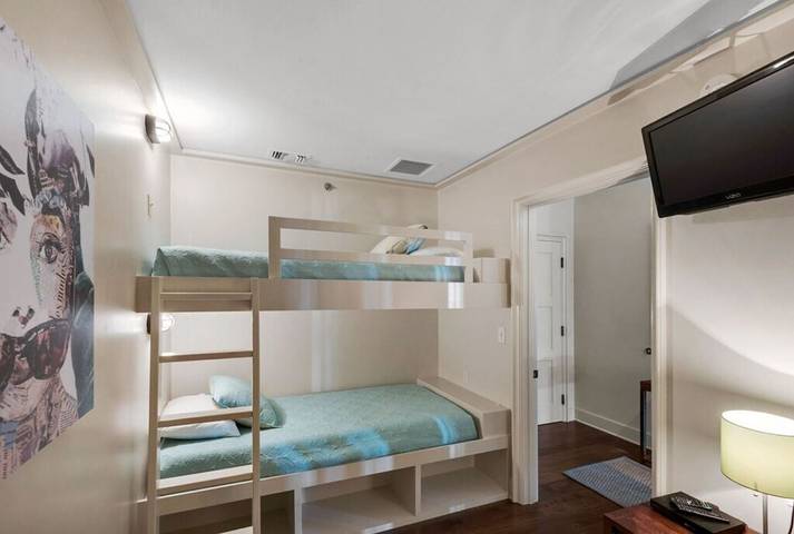 Vacation rental for 6 people, with pool and balcony in Rosemary Beach