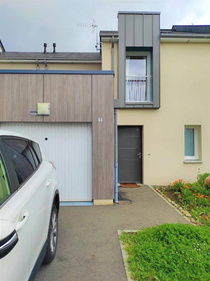 Location de vacances pour 8 personnes, avec jardin à Coulaines