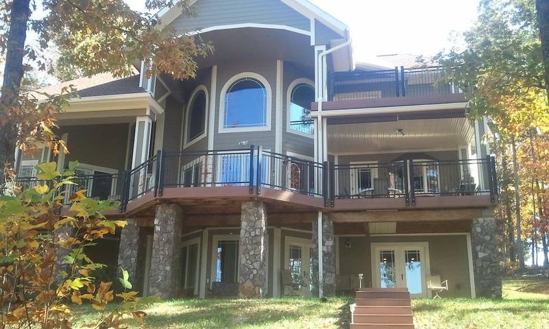 Vacation rental for 6 people, with yard in Smith Mountain Lake