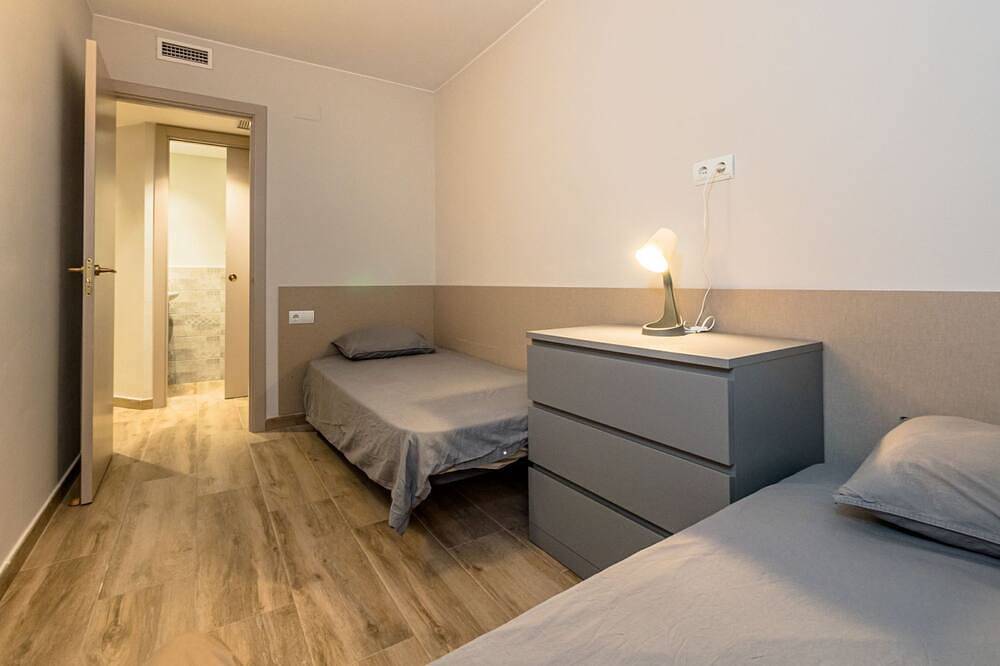 Apartamento entero, Costabravaforrent Segalar 9, für 4, Gemeinschaftspool in Albons, Costa Brava