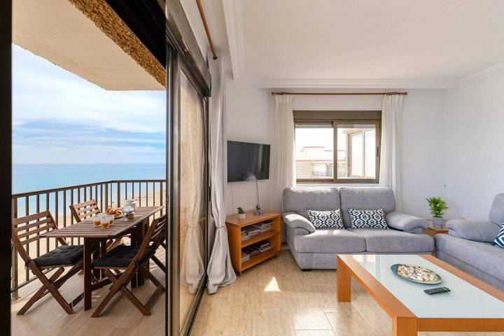 Ganze Wohnung, Ferienwohnung für 6 Personen mit Balkon in Playa Moncayo, Guardamar del Segura