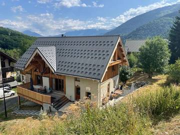 Gîte pour 12 personnes, avec terrasse à Saint-Colomban-des-Villards