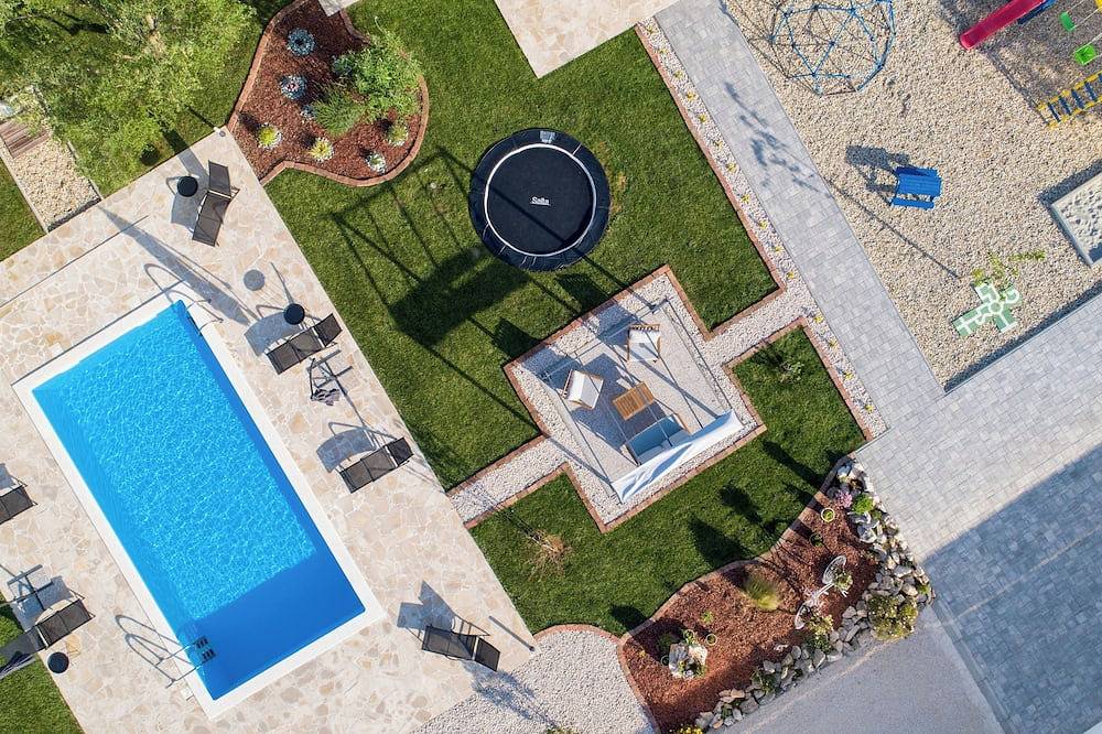 Holiday home Aprilis with pool,outdoor sauna and jacuzzi in Galovac, Zadar
