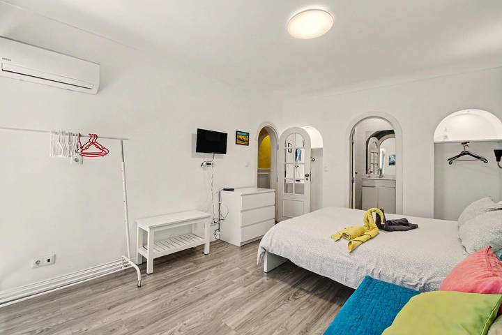 Entire apartment, ‘Cantinho Lisboa Florista’ Apartment with Wi-Fi and Air Conditioning in Misericórdia, Lisbon