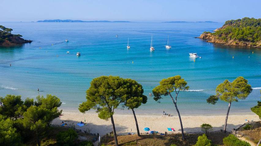 Gîte pour 4 personnes, avec piscine dans Plage de l'Argentière