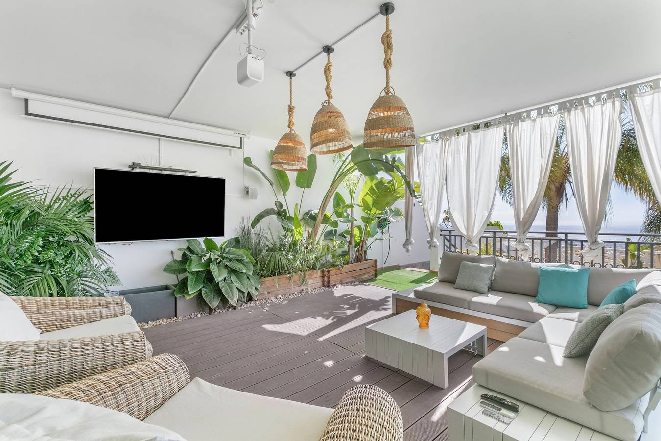 Appartement entier, Vacances 'Valencia' avec vue sur mer, piscine privée et Wi-Fi in Vistabella, Santa Cruz de Tenerife