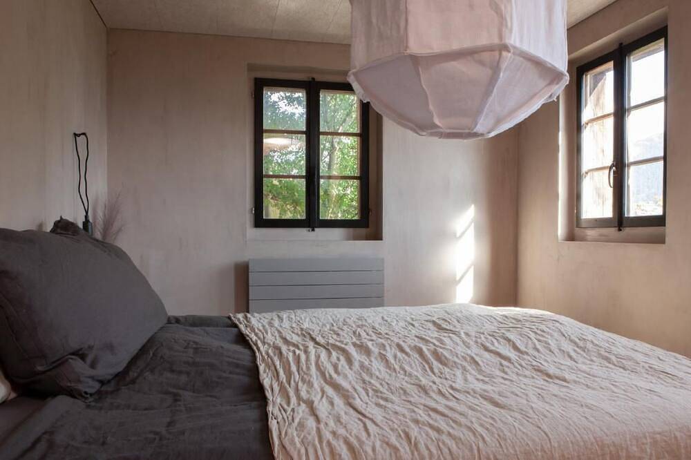 Ganze Wohnung, Modernes Bijou in 400-jährigem Haus in Eischoll, Walliser Alpen