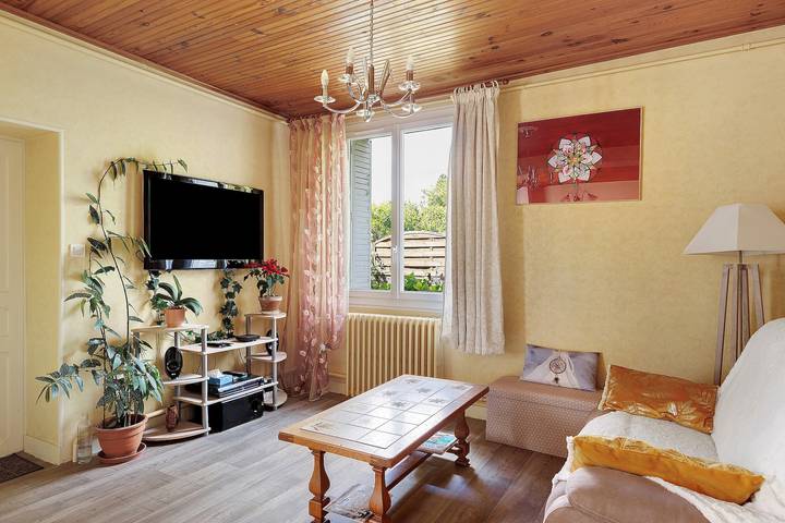 Holiday Home “La Maison De Vacances” with Private Terrace, Garden, and Wi-Fi in Fontevraud-l'Abbaye, Loiredalen