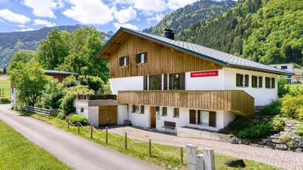 Ferienhaus für 10 Personen, mit Ausblick und Garten sowie Terrasse, kinderfreundlich in Schruns-Tschagguns