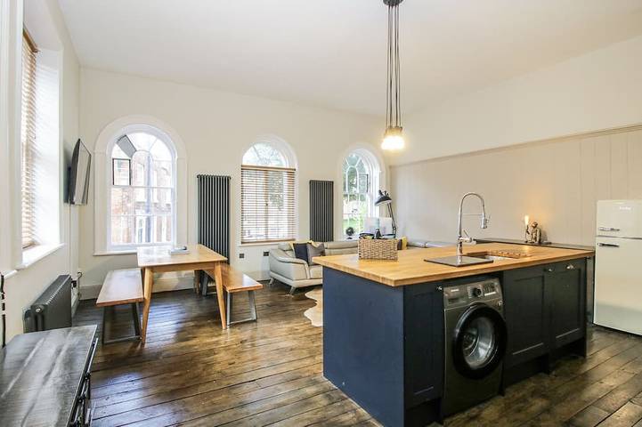 Log cabin for 6 people in Shrewsbury