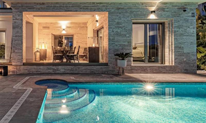 Villa for 12 people, with Balcony and Terrace as well as Garden and Pool in La Zenia