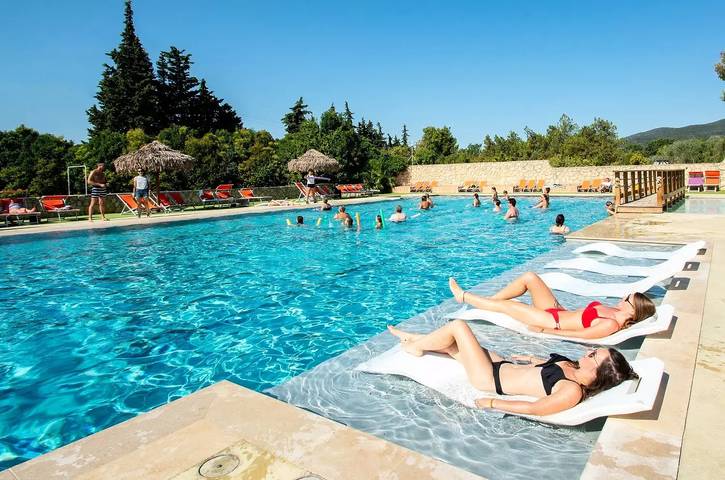 Camping für 6 Personen, mit Pool und Terrasse in Vaucluse - 4