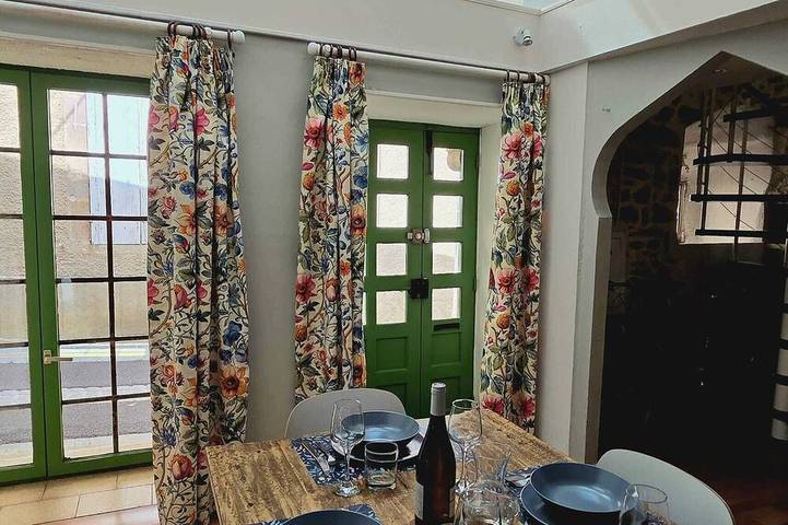 Location de vacances pour 4 personnes, avec balcon à Pennautier