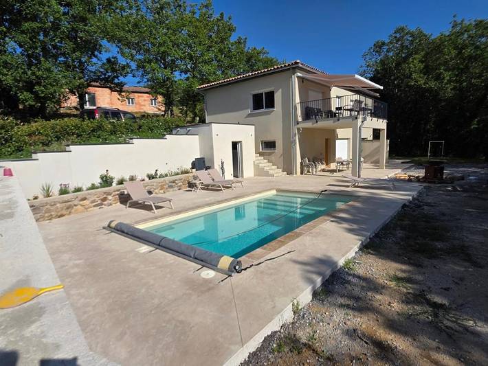 Gîte pour 4 personnes, avec Terrasse et Piscine à Saint-Julien-du-Serre