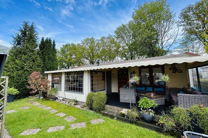 Ferienanlage für 4 Personen, mit Terrasse und Garten sowie Pool in Arcen