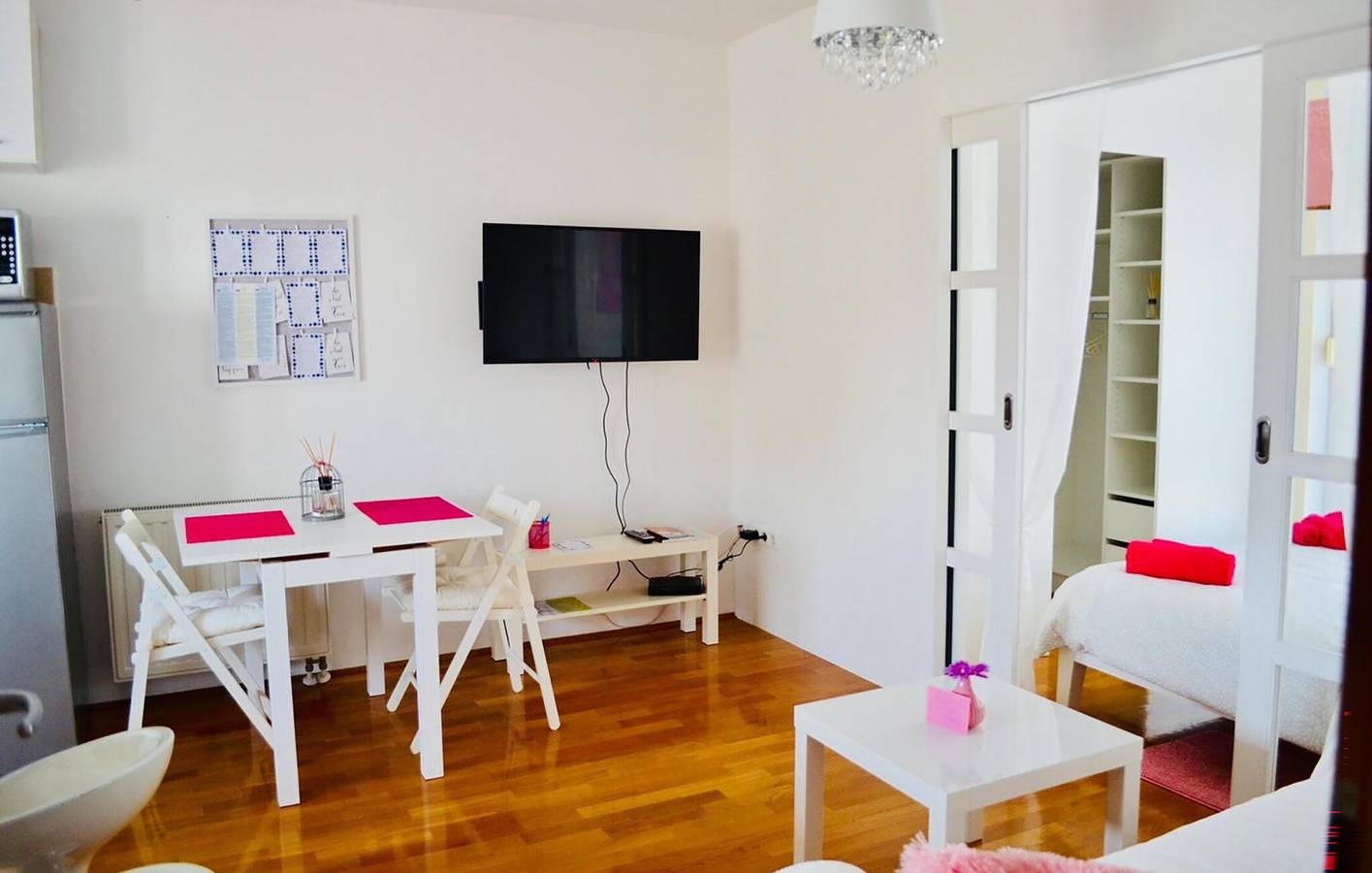 Ganze Ferienwohnung, Gemütliche Ferienwohnung mit WLAN, Klimaanlage und Parkplatz, 2 km vom Strand von Bundek entfernt in Zagreb, Zagreb und Umgebung