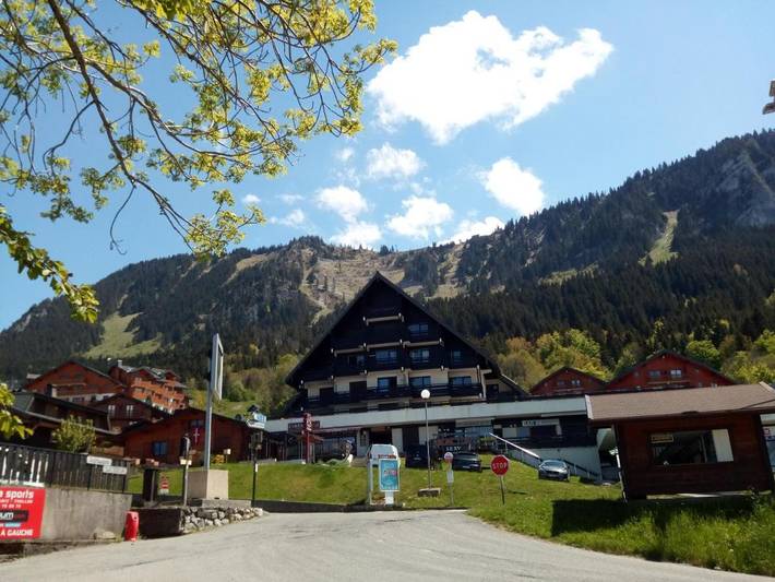 Gîte pour 4 personnes, avec vue ainsi que vue sur le lac et terrasse à Thollon-les-Mémises - 2