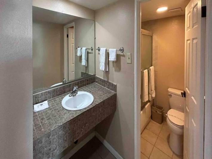 Ganze Wohnung, 2 Queensize-Betten | Nsmk, Micfridge in Fresno County