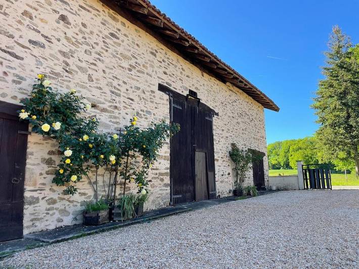 Location de vacances pour 10 personnes, avec jardin à Oradour-sur-Vayres