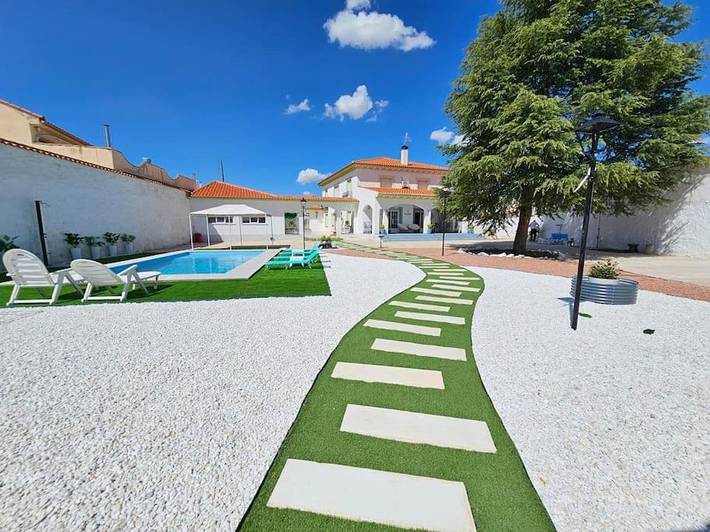 Casa rural para 16 personas, con terraza además de piscina y vistas, Se admiten mascotas en Las Vegas (Madrid) - 3