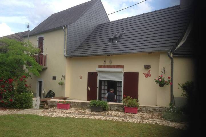 Location de vacances pour 5 personnes, avec balcon et jardin à Le Lardin-Saint-Lazare