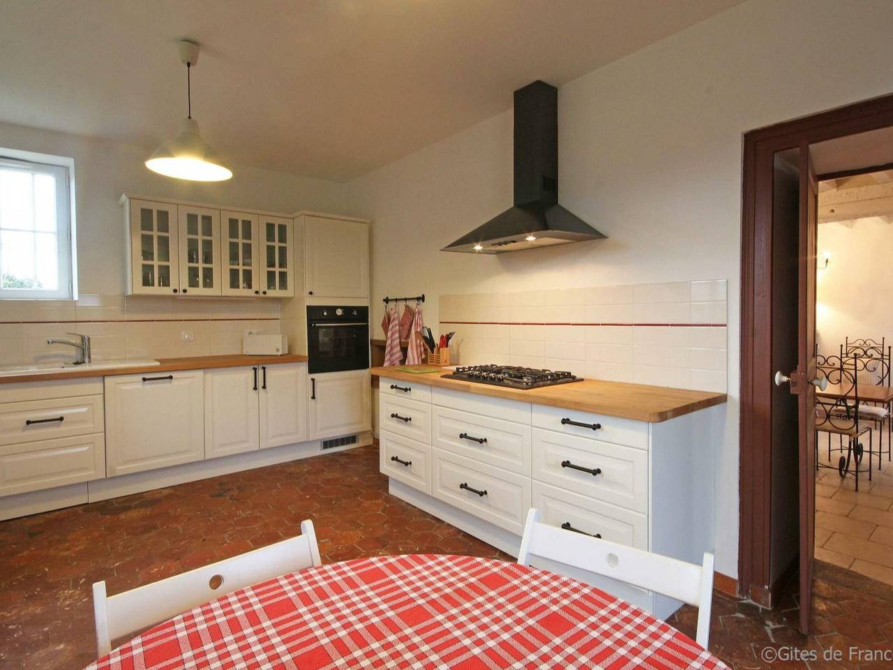 Gîte avec charme historique, 5 chambres, vaste jardin in Coulonges-sur-Sarthe, Parc naturel régional Normandie-Maine