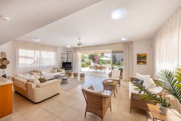 Villa for 10 People in Kapari, South Cyprus, Photo 4