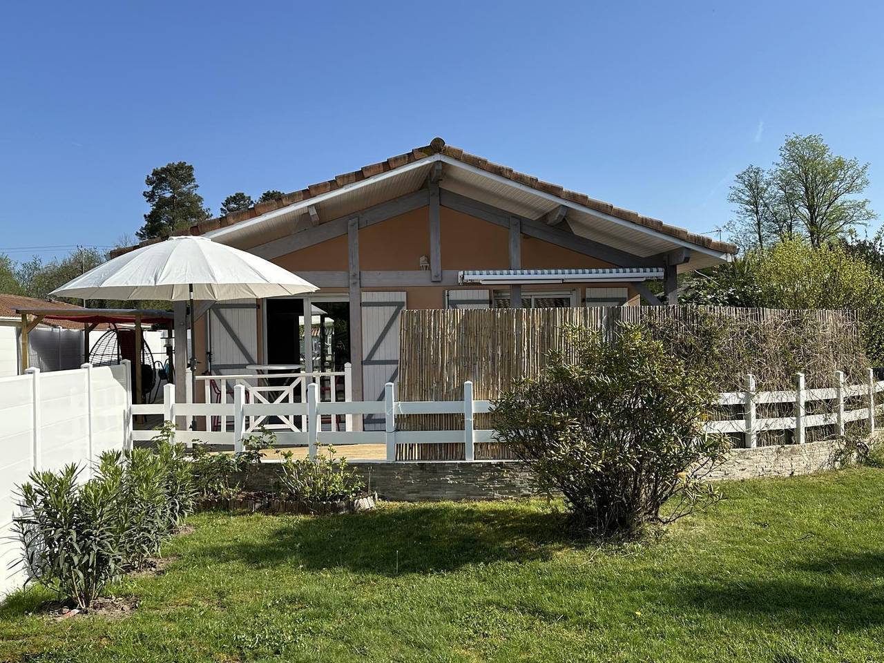 Prune in Saint-Vincent-de-Paul, Région de Dax