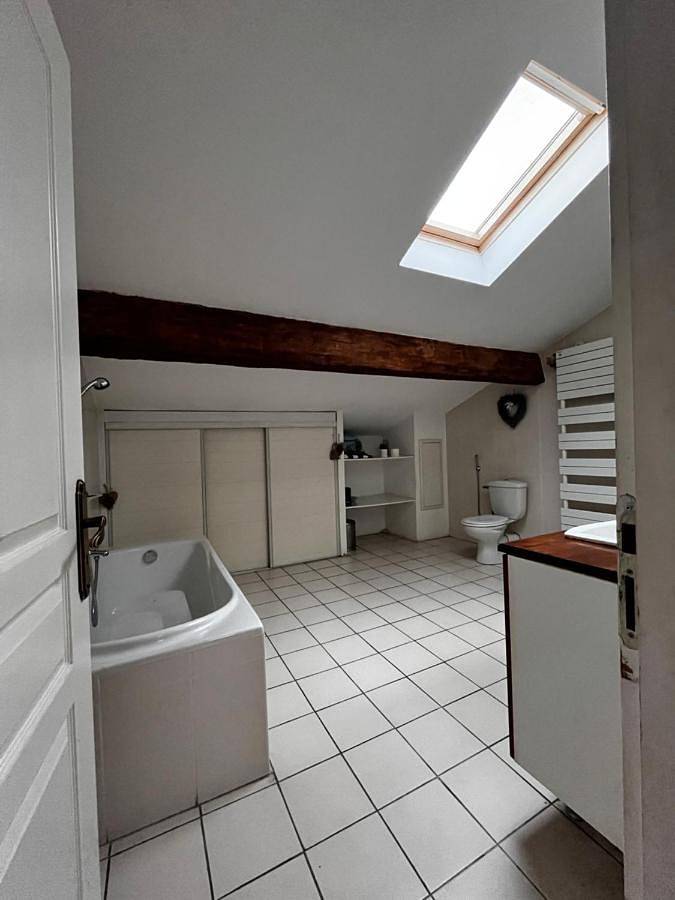 Double Room with Shared Bathroom in Cournonsec, Côte méditerranéenne (France)