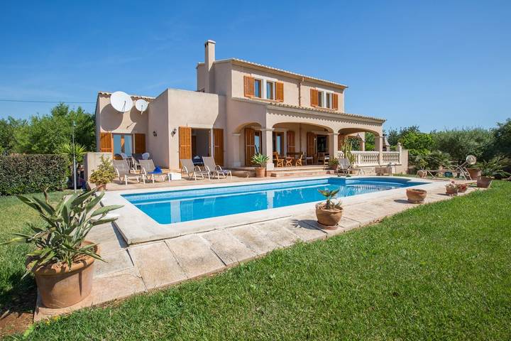 Finca für 8 Personen, mit Terrasse und Garten sowie Pool in Calonge (Mallorca)