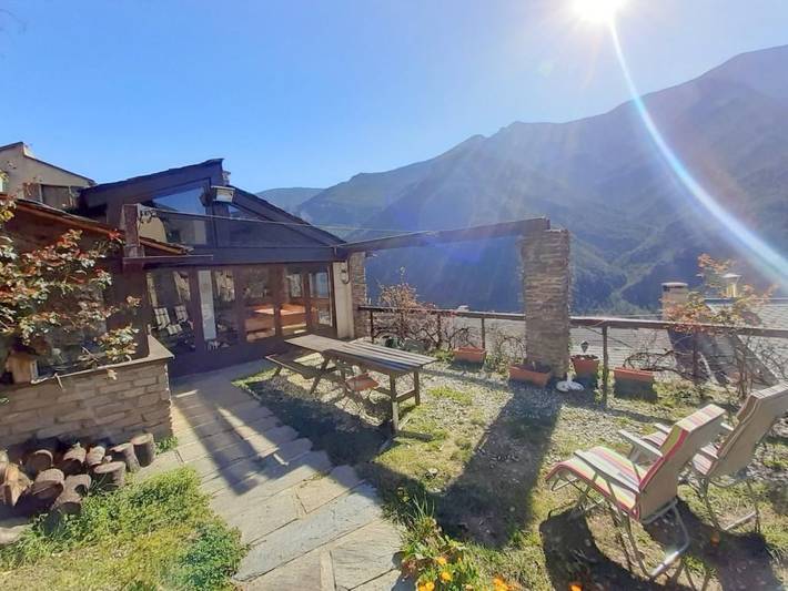 Location de vacances pour 14 personnes, avec jardin à Nohèdes