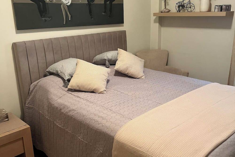 Geheel appartement, Artistic 2-bedroom apartment in green & peaceful Vari in Varkiza, Vari