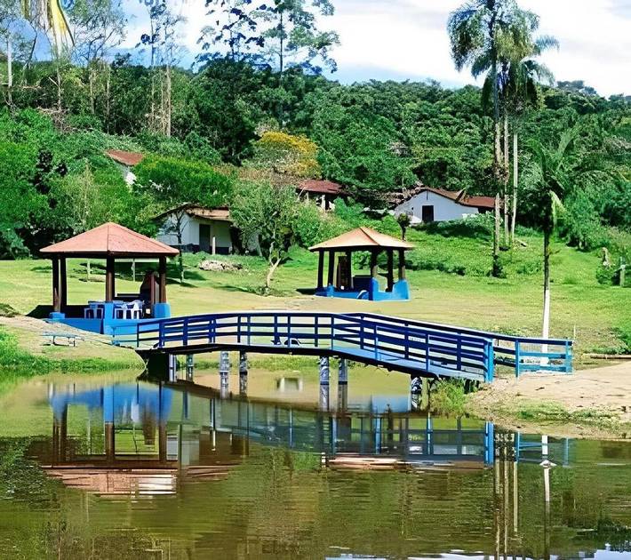Villa para 15 pessoas, com vista e vista para o lago e ainda piscina and jardim em Juquitiba