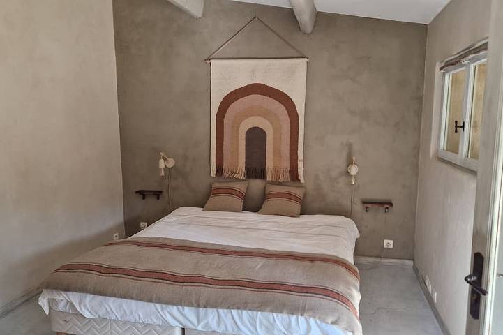 Location de vacances pour 2 personnes, avec jardin et piscine à Le Castellet - 2