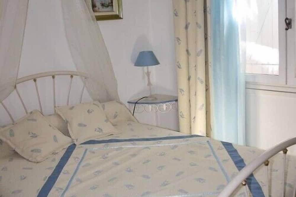 Cottage with private pool in Roussillon in Roussillon, Parc naturel régional du Luberon