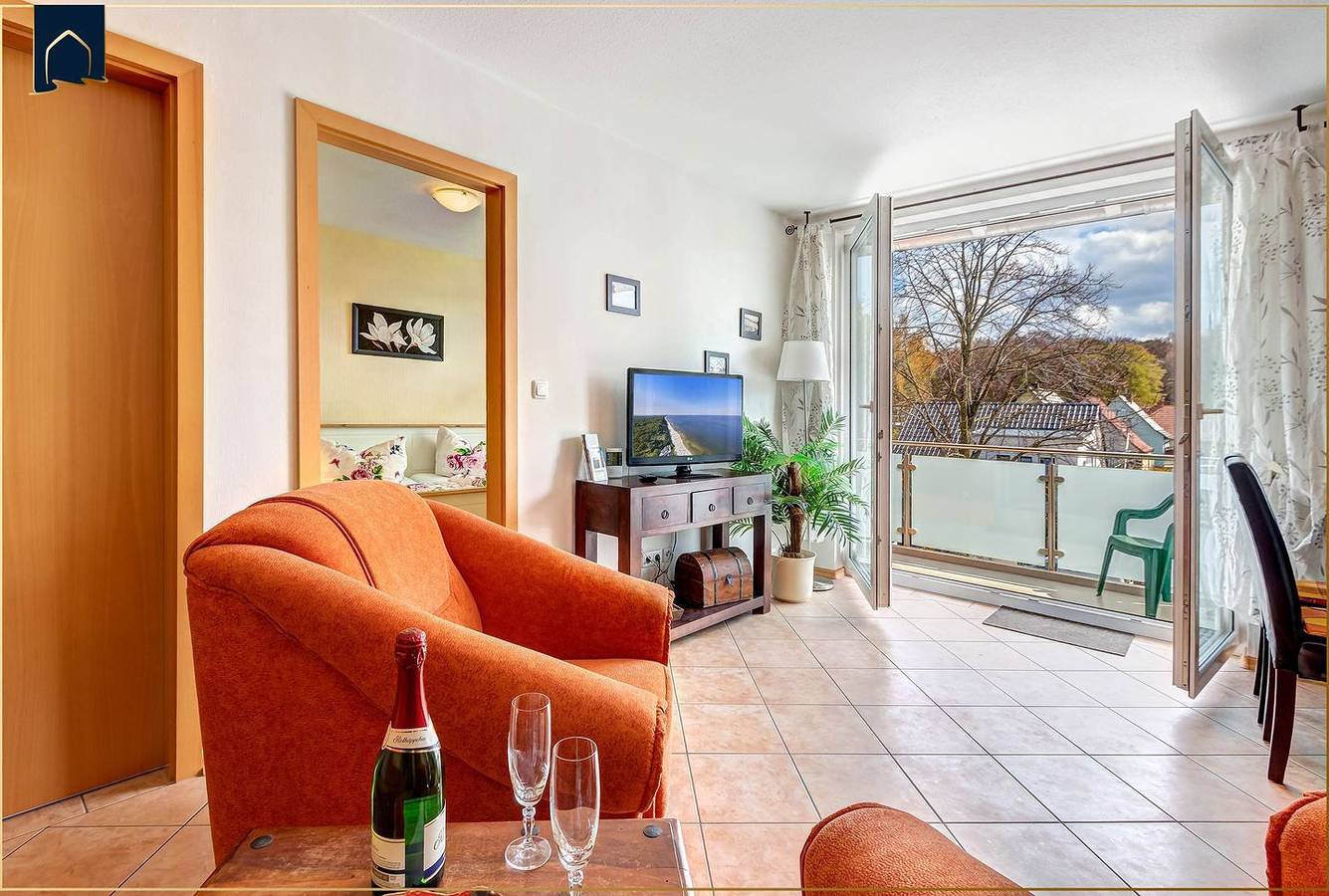 Ganze Wohnung, Gemütliche Ferienwohnung mit Balkon nahe Strand und Zentrum in Ückeritz, Bernsteinbäder