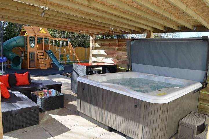 Holiday rental for 8 people, with Hot tub in Red Wharf Bay