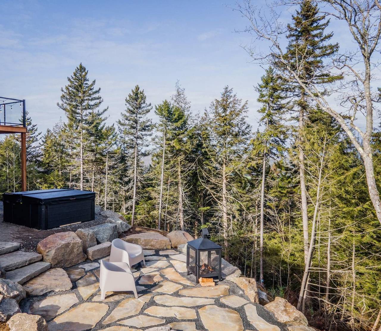 Chalet Xo Tremblant - 5Brs, Private Baths, Spa, Sauna & Rooftop in Quebec