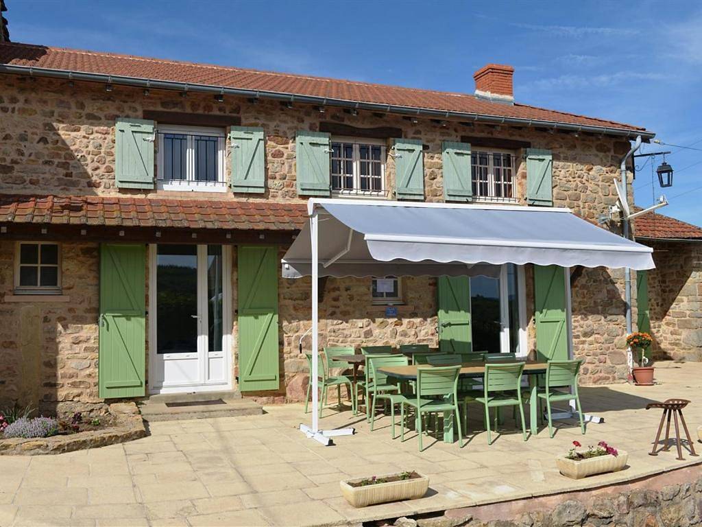 Gîte de Bellevue, avec piscine intérieure in Bergesserin, Région de Mâcon