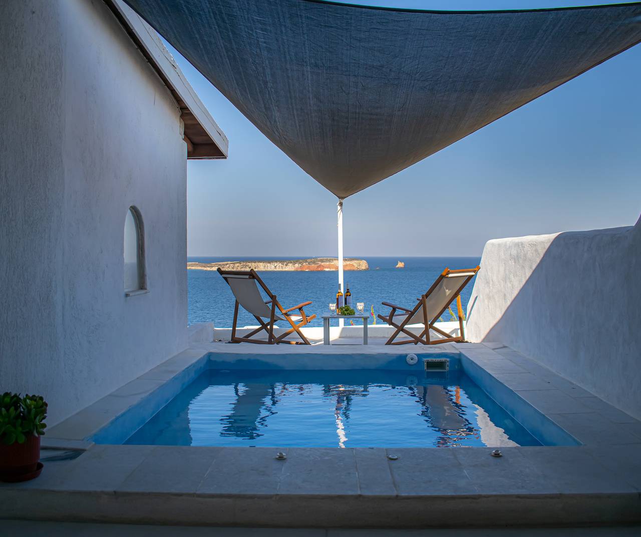 Holiday sunset Villa above the beach in Sarakiniko, Paros